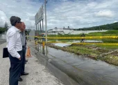 Miembros del Comité de Puerto Azul, en el sitio donde será BlueTown