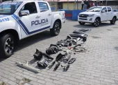 Durante el operativo se encontraron autopartes robadas y un arma de fuego.