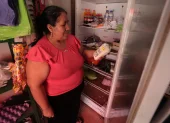 María Guamán perdió los productos que había comprado para la tienda que posee en la ciudadela IETEL, en el norte de Guayaquil.