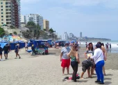 Los feriados en Ecuador activan el turismo, impulsando la economía local.