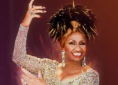 Celia Cruz se convierte en la primera mujer latina en ser incluida en esta lista, debido a su influencia.