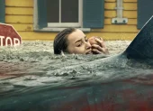 Embestida, la película de tiburones de Tommy Wirkola, al momento ocupa el número uno en Netflix Ecuador.