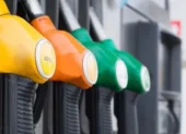 El precio de las gasolinas subieron en este mes en Ecuador.