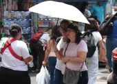 En ciudades como Guayaquil, el pavimento y la falta de vegetación intensifican el calor y lo hacen más persistente.