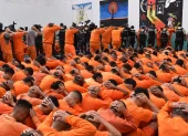 Trasladan 300 presos desde la cárcel de Imbabura N.°1 para reducir hacinamiento penitenciario.