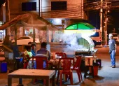 Negocios de comida funcionan por las tardes y noches en la ciudadela Panorama, en Durán.
