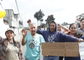 Tensión. La escasez de agua en Tumbaco obliga a familias a adaptar rutinas y enfrentar gastos adicionales para garantizar el consumo diario básico.