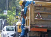 El Municipio de Guayaquil utiliza volquetas en tareas como la recolección de desechos.