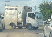 Referencial. Un vehículo de Medicina Legal permanece en Puerto Santa Ana tras la caída mortal de alias Frenillo, señalado como líder de la Mafia 18.