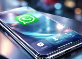 El nuevo diseño “Liquid Glass” de WhatsApp introduce efectos visuales más modernos y dinámicos en la aplicación.