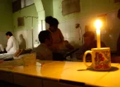 Ecuador enfrenta hoy dos crisis que responden a problemas estructurales: en la salud pública y en el sector eléctrico.