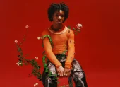 D4vd para la promoción de su EP de 2023, 'Petals to Thorns'.