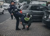 Agente de tránsito fue agredido en el norte de Quito durante un operativo de control vehicular.