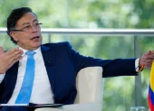 Gustavo Petro durante la segunda entrega de ‘’Los Desayunos‘’ de RTVE y la Agencia EFE celebrado este viernes en Barcelona.