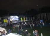 La plaza Guayarte no se llenó en su reapertura. Unas 300 personas asistieron al acto de reinauguración, la noche de este viernes 17 de abril.