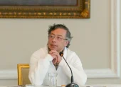 Gustavo Petro niega vínculos con criminales y acusa injerencia política en su contra.