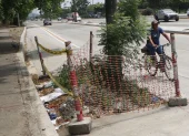 Obstáculos en el trayecto de la ciclovía y la falta de continuidad en su trazado ponen en riesgo a los biciusuarios en la avenida Narcisa de Jesús.