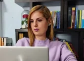 María Cristina Kronfle participó por primera vez como vocal suplente del CNE el 26 de marzo del 2026, en una polémica votación.