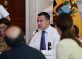 El presidente Daniel Noboa, en una reunión con el gabinete ministerial.