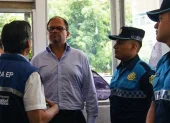 John Reimberg anunció que 38 camionetas operarán en Guayaquil para reforzar seguridad policial.