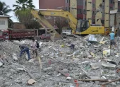 La ‘viveza’ y miseria humana llevaron a los encargados de la reconstrucción tras el terremoto a aprovecharse de esta desgracia para enriquecerse inescrupulosamente.