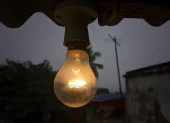 Crisis eléctrica en Ecuador evidencia fallas en el sistema energético.