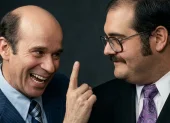 El actor Ricardo de Pascual (izquierda), interpretando al señor Calvillo, en la clásica escena con el señor Barriga (Édgar Vivar).