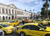 La marcha recorrió las principales calles de Latacunga y se concentraron en la Gobernación