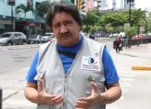 César Cárdenas, director ejecutivo del Observatorio Ciudadano de Servicios Públicos, cuestiona la privatización del agua en Guayaquil y señala que la concesión con Interagua debe ser revisada bajo nuevas condiciones de competencia.