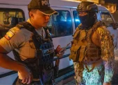 Toque de queda reduce homicidios nocturnos en Ecuador, pero crimen se desplaza a otros horarios y zonas.