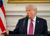 El presidente de Estados Unidos, Donald Trump, pronuncia un discurso en el Comedor de Estado de la Casa Blanca en Washington, DC, EE. UU., el 21 de abril de 2026.