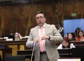 El asambleísta de ADN, Xavier Ordóñez, propuso cambiar el orden del día para debatir y rechazar la paralización del Metro.
