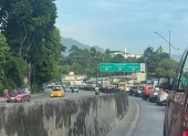 La medida provocó largas filas de vehículos en la zona.