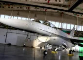 Fotografía de archivo del 13 de abril de 2025 que muestra el nuevo avión de combate F-16 Block 70 procedente de Estados Unidos.