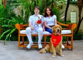 Alexander y Maritza junto a sus fieles compañeros de Sonrisas con cola