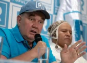 El candidato Rafael López Aliaga durante una transmisión en redes, en la que lanzó amenazas contra el jefe de la ONPE en medio de sus denuncias de fraude electoral.