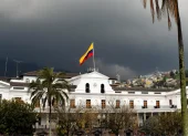 El debate público cuestiona la respuesta del Gobierno ante la crisis.