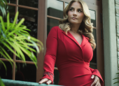Jacqueline está dedicada a la radio, al contenido digital para marcas y a su negocio multinivel.