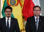 Los cancilleres de Bolivia, Fernando Aramayo (i), y de Chile, Francisco Pérez Mackenna, este jueves, en La Paz (Bolivia).