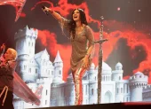 Laura Pausini en su concierto en Valencia, España.