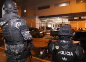 Cinco expolicías ecuatorianos fueron condenados a más de dos años de cárcel por vender municiones policiales a grupos criminales.