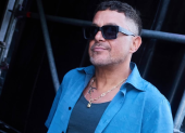Alejandro Sanz.disfruta de su romance con la actriz peruana.