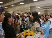 Luisa González llegó a Quito después de un gira internacional y negó pedido de asilo en México.