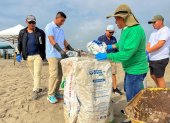 La jornada de limpieza de playa se efectuó este sábado en los balnearios de Santa Elena