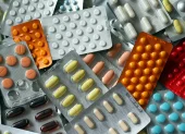La posible subida de aranceles a Colombia podría afectar la llegada de medicamentos a Ecuador.