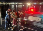 Tres personas desaparecidas fueron rescatadas la noche reciente en Punta Ochoa, San Cristóbal, tras quedar atrapadas por la pleamar.