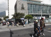 La pensión del IESS se calcula según la edad de retiro y los años de aportes acumulados.