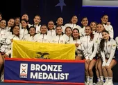 El equipo ecuatoriano celebra la histórica medalla de bronce en Orlando.