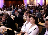 Personas asisten a un foro de la Primera Conferencia para la Transición más allá de los Combustibles Fósiles este martes, en Santa Marta (Colombia)