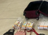 La Policía encontró varias bolsas plásticas con cajas de tintes y productos para el cuidado del cabello.